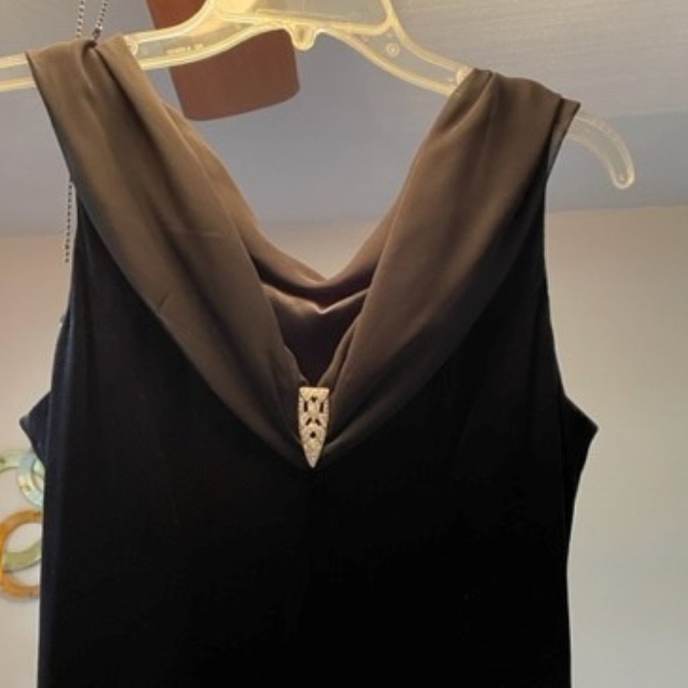 BEAUTIFUL LONG BLACK VELVET GOWN! size 8 petite